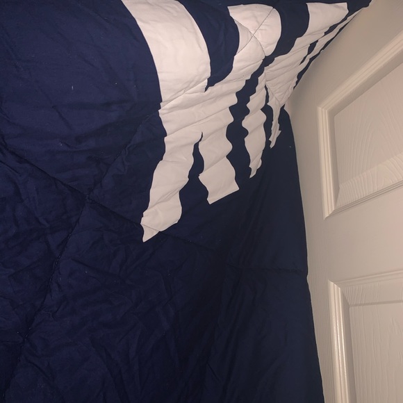 Awesome like brand new VS Pink comforter!! - Picture 2 of 5